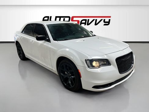 Used 2022 Chrysler 300 Touring w/ Sport Appearance Package RWD image 1
