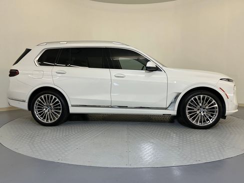 Used 2025 BMW X7 xDrive40i image 8
