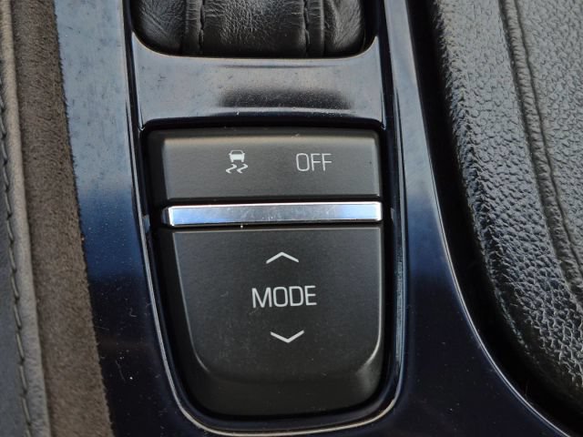 Used 2016 Cadillac CTS V w/ Luxury Package RWD image 31