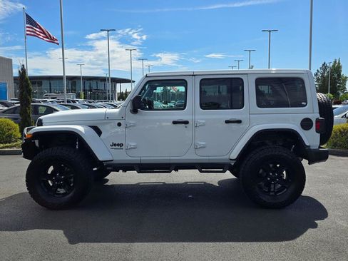 Used 2022 Jeep Wrangler Unlimited Sahara AWD/4WD image 4