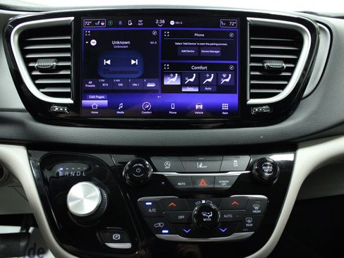 Used 2022 Chrysler Pacifica Touring-L FWD image 23