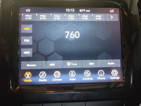 Used 2020 Jeep Cherokee Limited FWD image 25