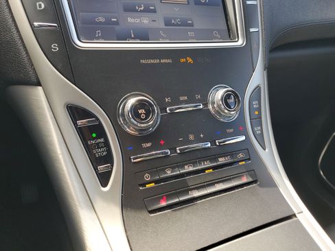 Used 2020 Lincoln Nautilus FWD image 16