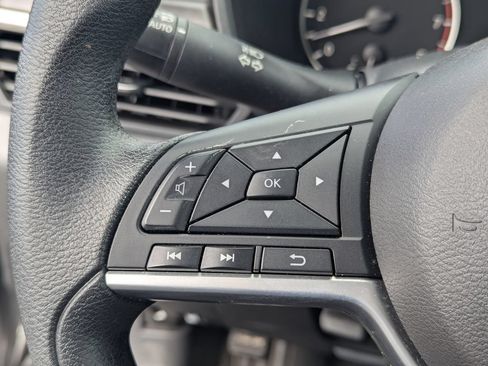 Used 2025 Nissan Altima 2.5 SV FWD image 19
