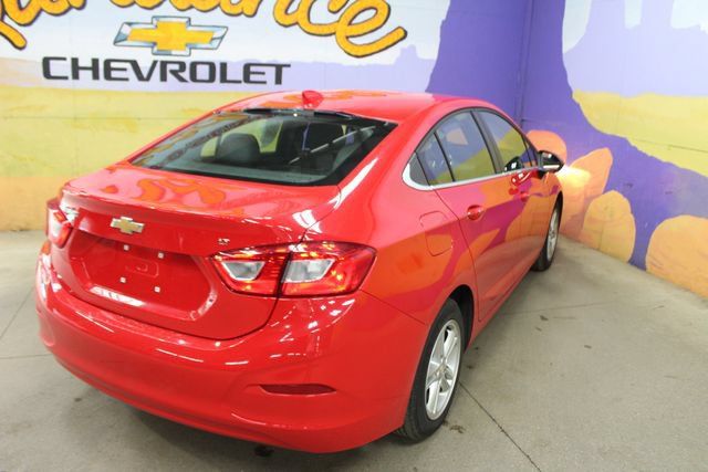 Used 2018 Chevrolet Cruze LT w/ LT Convenience Package FWD image 8