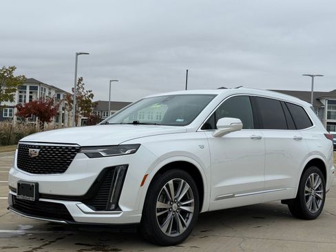 Used 2020 Cadillac XT6 Premium Luxury image 3