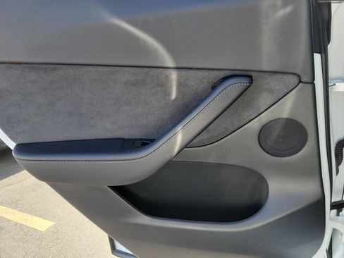 Used 2022 Tesla Model Y Long Range AWD/4WD image 16