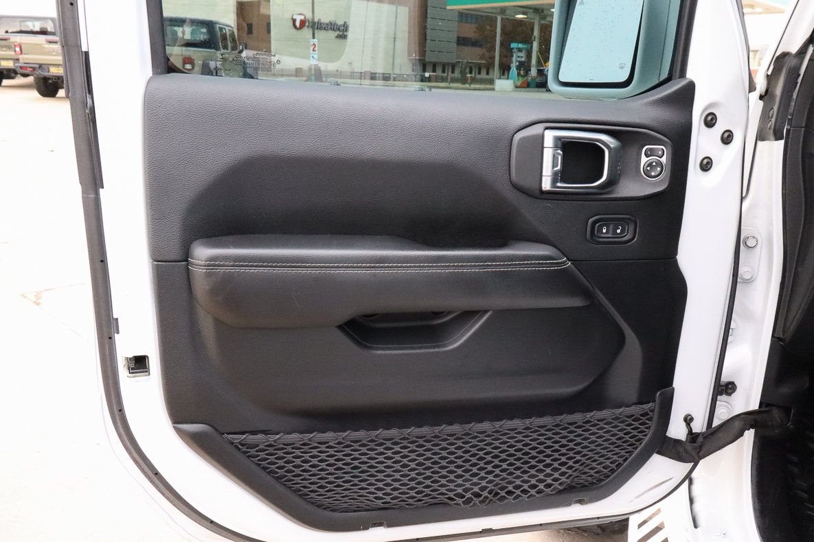 Used 2021 Jeep Wrangler Unlimited Sahara AWD/4WD image 19