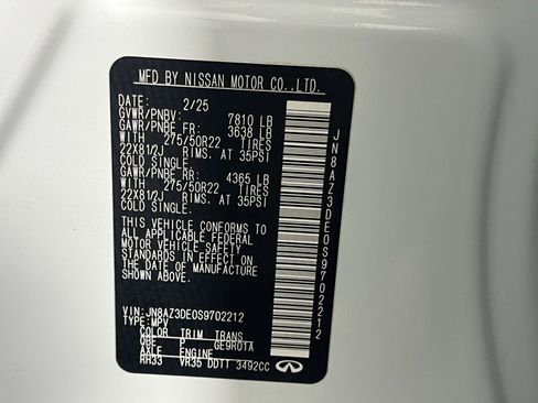 Used 2025 INFINITI QX80 Sensory image 39