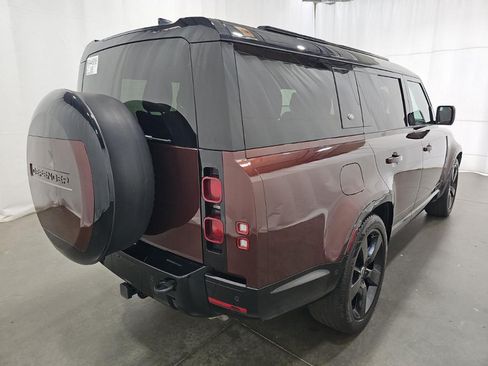 Used 2024 Land Rover Defender 130 X-Dynamic SE AWD/4WD image 2