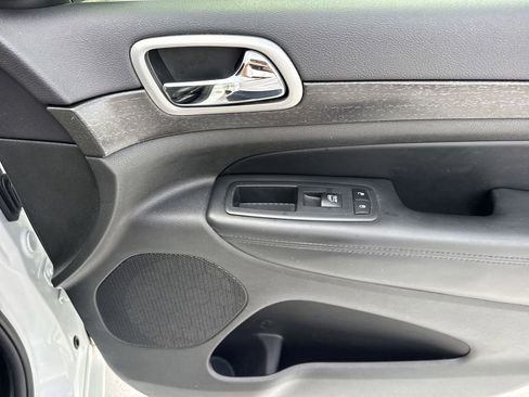 Used 2018 Jeep Grand Cherokee Altitude RWD image 44