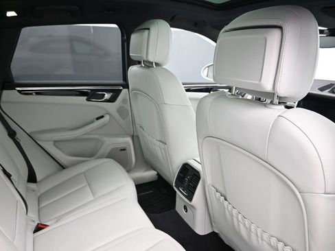 Used 2026 Porsche Macan image 7