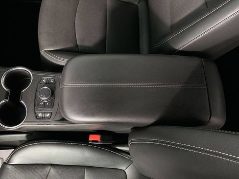 Certified 2023 GMC Terrain SLT FWD image 20