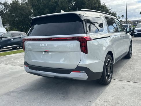 New 2026 Kia Carnival EX FWD image 6
