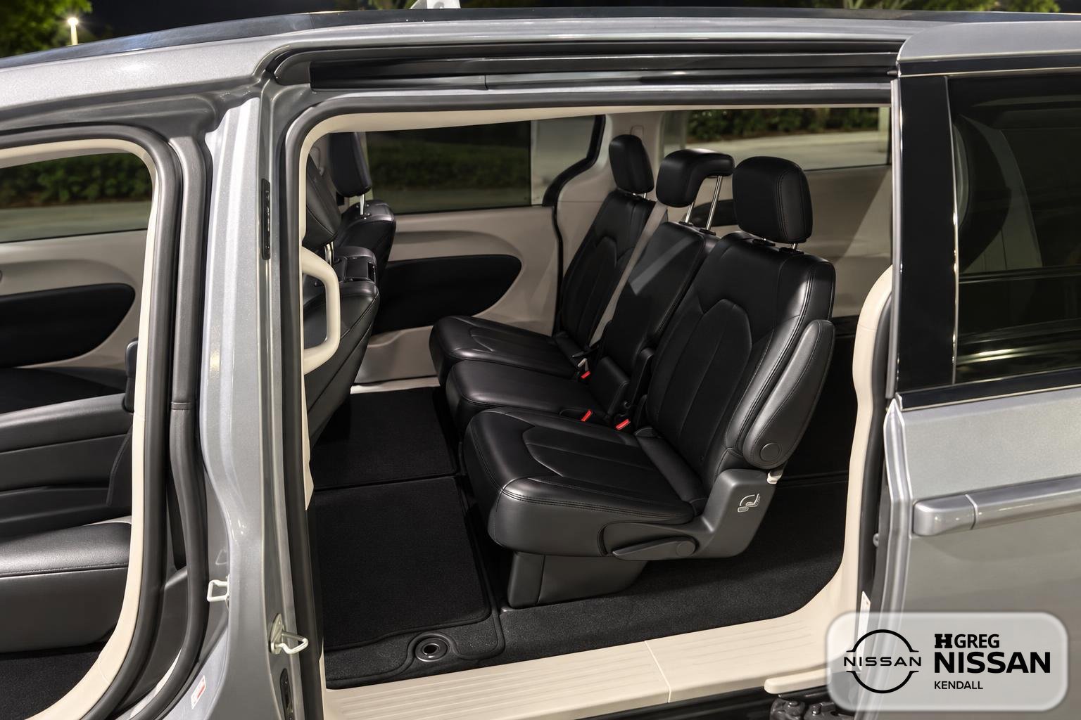 Used 2019 Chrysler Pacifica Touring-L Plus FWD image 8