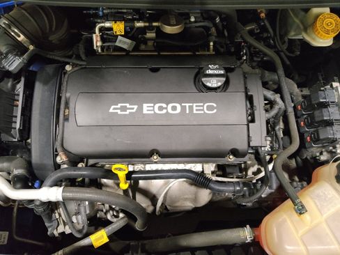 Used 2016 Chevrolet Sonic LT image 30