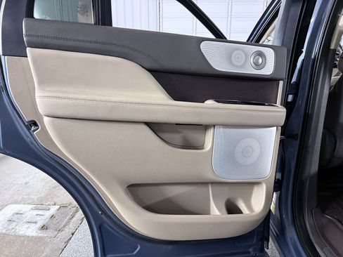 Used 2023 Lincoln Navigator Reserve image 22