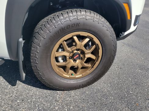 Used 2025 Nissan Frontier PRO-4X w/ Pro Convenience Package image 10