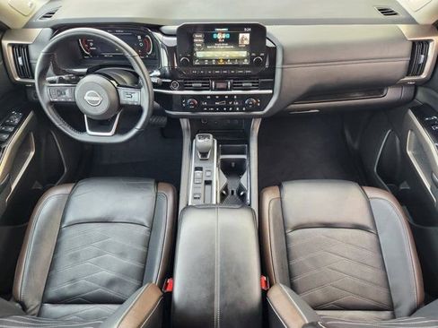 Used 2024 Nissan Pathfinder Platinum w/ Cargo Package image 27