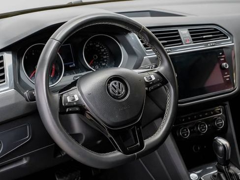 Used 2021 Volkswagen Tiguan SEL FWD image 18