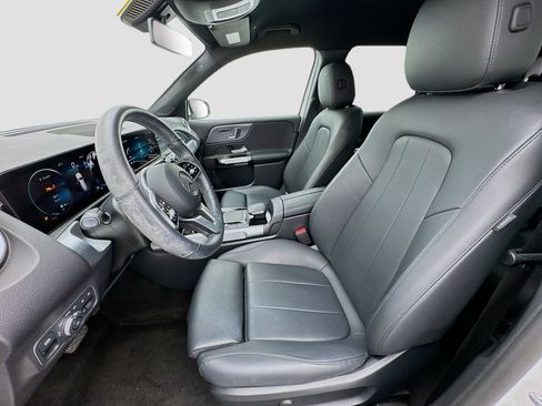 Used 2023 Mercedes-Benz GLB 250 w/ Premium Package image 13