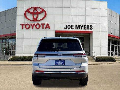 Used 2022 Jeep Grand Cherokee Limited w/ Trailer Tow Prep Group (B) image 9