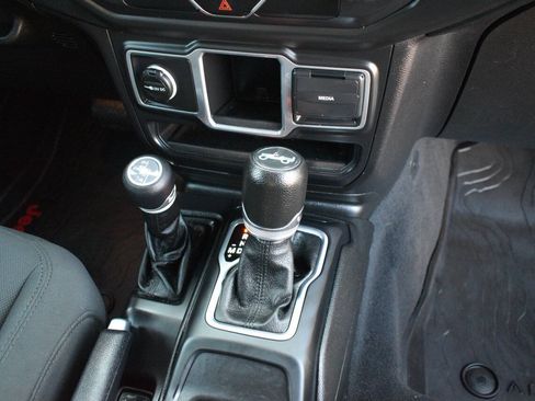 Used 2018 Jeep Wrangler Unlimited Sport AWD/4WD image 25