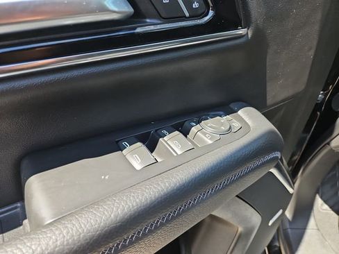 Used 2025 GMC Yukon Denali AWD/4WD image 21