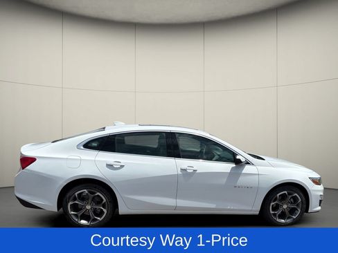 Used 2024 Chevrolet Malibu LT FWD image 11