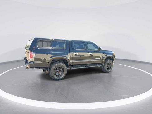 Used 2017 Toyota Tacoma Limited w/ Tow Package AWD/4WD image 8