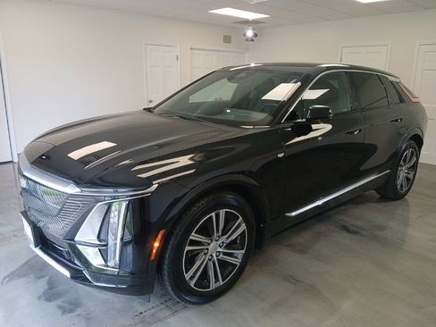Certified 2024 Cadillac Lyriq Luxury AWD/4WD image 4