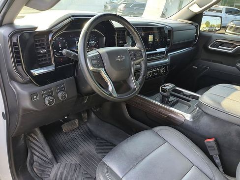 Certified 2025 Chevrolet Silverado 1500 RST w/ Dark Appearance Package AWD/4WD image 16