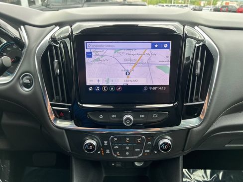 Used 2021 Chevrolet Traverse LT w/ LT Premium Package FWD image 31