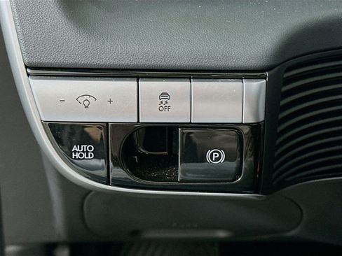 Used 2024 Hyundai Ioniq 5 SE RWD image 17