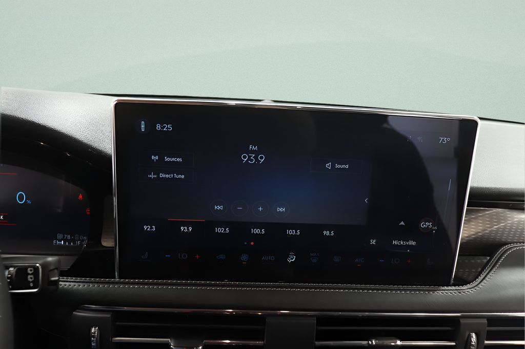 Used 2024 Lincoln Corsair Grand Touring AWD/4WD image 12