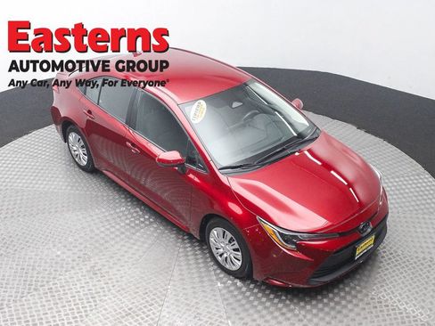 Used 2025 Toyota Corolla LE FWD image 3