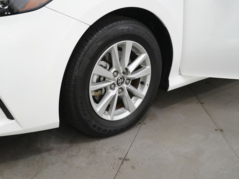 Used 2025 Toyota Camry LE image 28