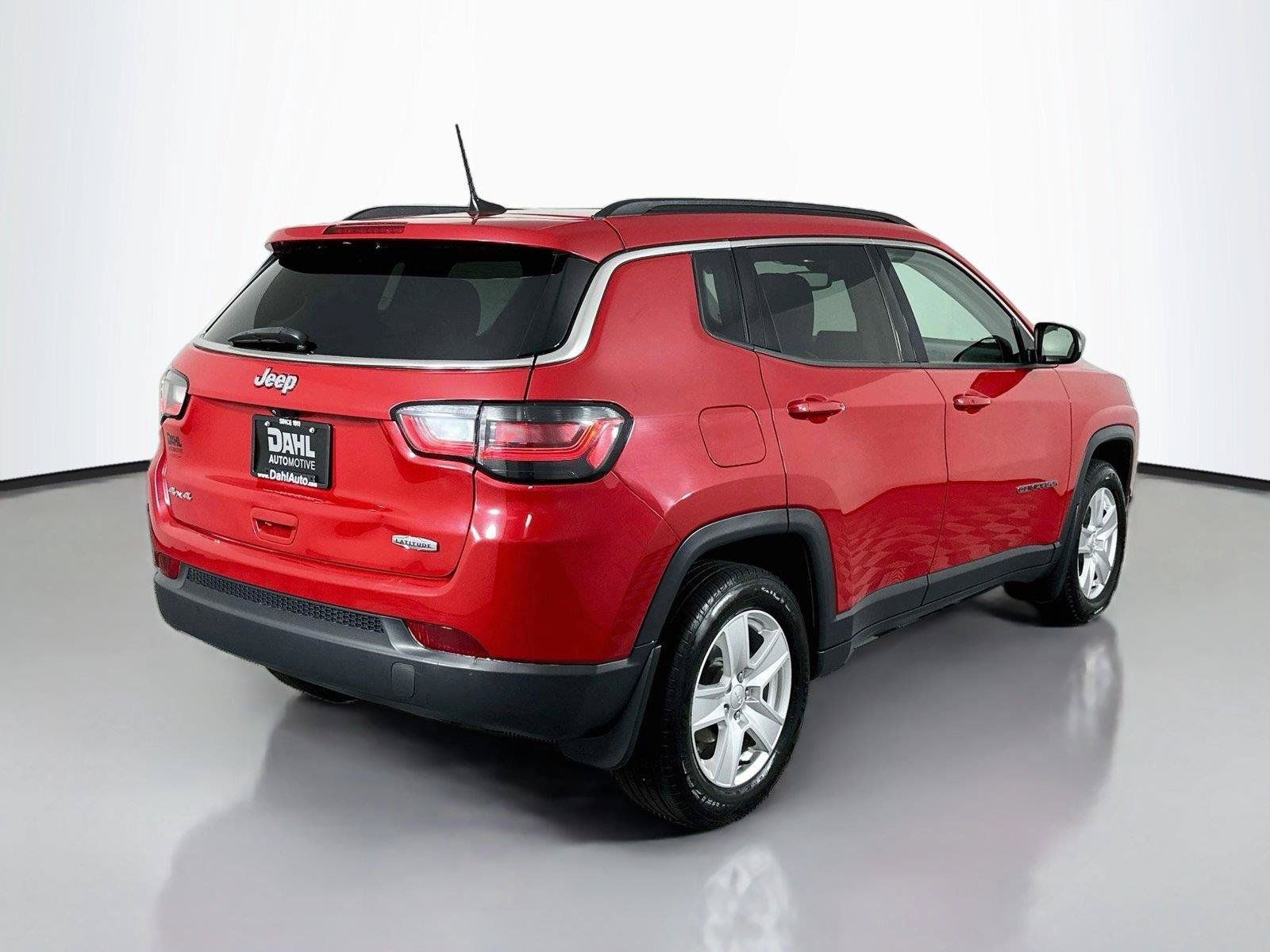 Used 2022 Jeep Compass Latitude w/ Sun and Sound Group AWD/4WD image 13