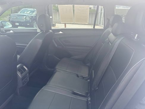 Used 2018 Volkswagen Tiguan SE w/ Panoramic Sunroof Package AWD/4WD image 13