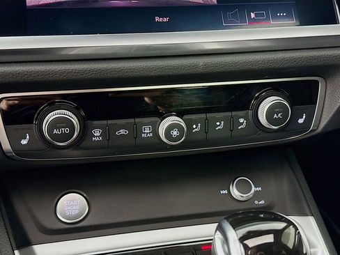 Used 2019 Audi Q3 2.0T Premium Plus image 16