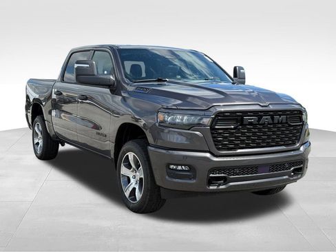 New 2026 RAM 1500 Express AWD/4WD image 32