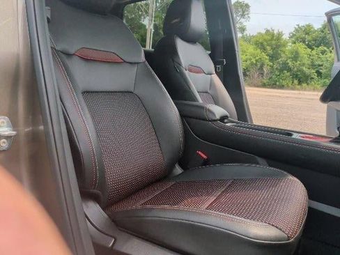 Used 2025 Nissan Kicks SR w/ SR Premium Package FWD image 20