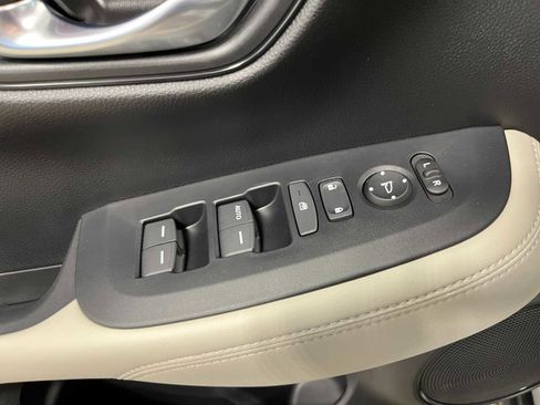 New 2026 Honda HR-V LX image 13