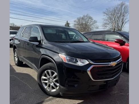 Used 2020 Chevrolet Traverse LS image 1