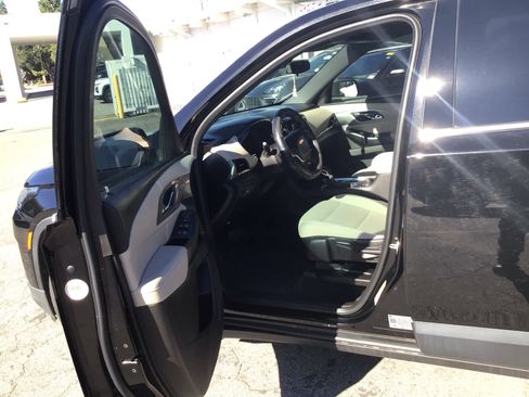 Used 2023 Chevrolet Traverse LS image 5