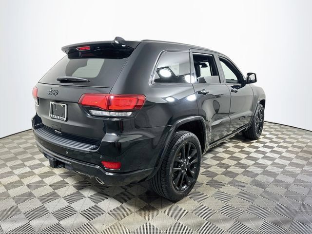 Used 2020 Jeep Grand Cherokee Altitude RWD image 3