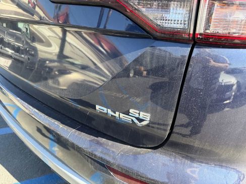 Used 2023 Mitsubishi Outlander SE image 9