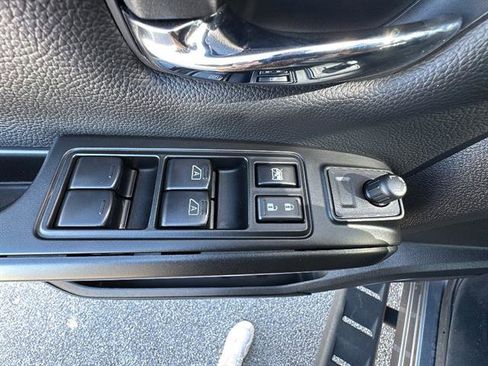 Used 2024 Nissan Titan SV image 14