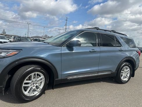 Used 2025 Ford Explorer Active w/ Active Comfort Package image 30