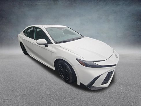 Used 2025 Toyota Camry SE FWD image 10